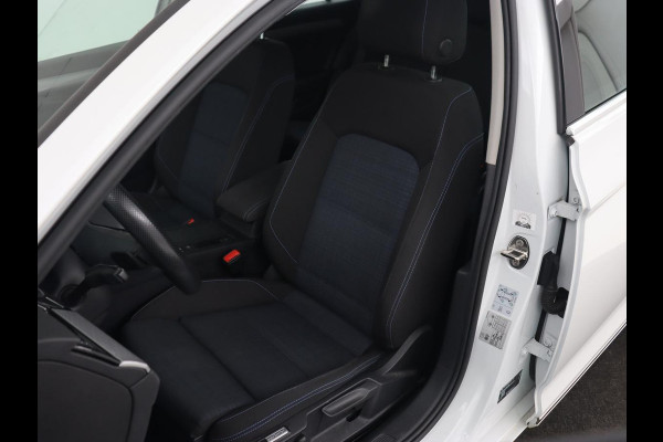 Volkswagen Passat 1.4 TSI PHEV GTE | Stoelverwarming | Massage | Camera | Adaptive cruise | Carplay | Matrix LED | Navigatie | Plug In