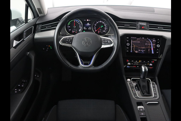 Volkswagen Passat 1.4 TSI PHEV GTE | Stoelverwarming | Massage | Camera | Adaptive cruise | Carplay | Matrix LED | Navigatie | Plug In