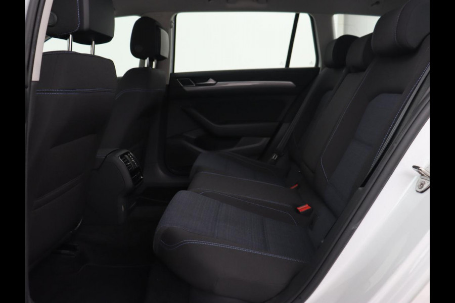 Volkswagen Passat 1.4 TSI PHEV GTE | Stoelverwarming | Massage | Camera | Adaptive cruise | Carplay | Matrix LED | Navigatie | Plug In