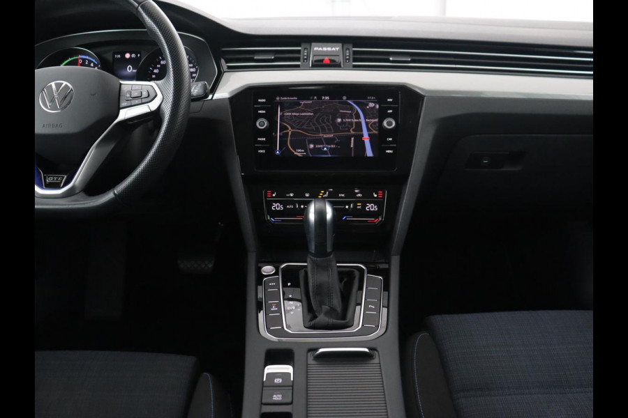 Volkswagen Passat 1.4 TSI PHEV GTE | Stoelverwarming | Massage | Camera | Adaptive cruise | Carplay | Matrix LED | Navigatie | Plug In