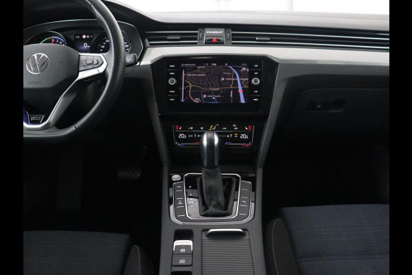 Volkswagen Passat 1.4 TSI PHEV GTE | Stoelverwarming | Massage | Camera | Adaptive cruise | Carplay | Matrix LED | Navigatie | Plug In