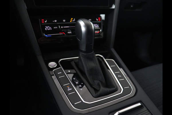 Volkswagen Passat 1.4 TSI PHEV GTE | Stoelverwarming | Massage | Camera | Adaptive cruise | Carplay | Matrix LED | Navigatie | Plug In