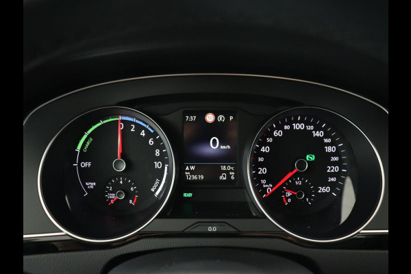 Volkswagen Passat 1.4 TSI PHEV GTE | Stoelverwarming | Massage | Camera | Adaptive cruise | Carplay | Matrix LED | Navigatie | Plug In