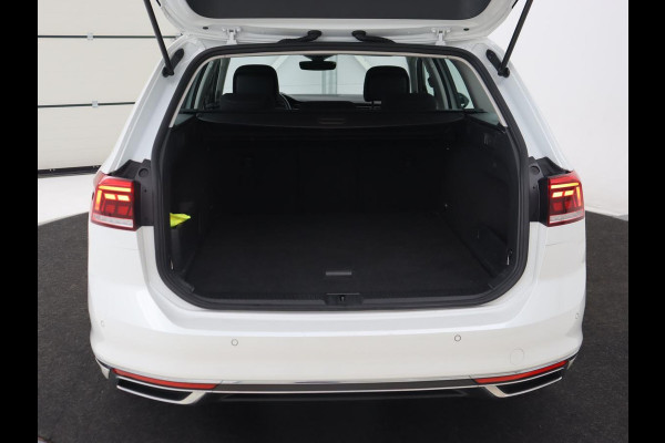 Volkswagen Passat 1.4 TSI PHEV GTE | Stoelverwarming | Massage | Camera | Adaptive cruise | Carplay | Matrix LED | Navigatie | Plug In