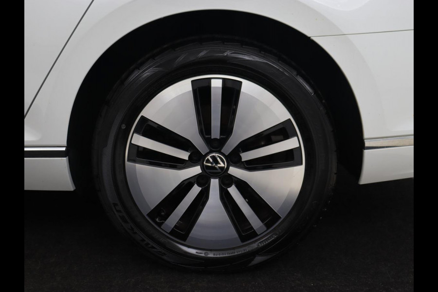 Volkswagen Passat 1.4 TSI PHEV GTE | Stoelverwarming | Massage | Camera | Adaptive cruise | Carplay | Matrix LED | Navigatie | Plug In