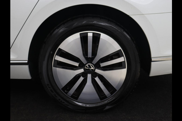 Volkswagen Passat 1.4 TSI PHEV GTE | Stoelverwarming | Massage | Camera | Adaptive cruise | Carplay | Matrix LED | Navigatie | Plug In