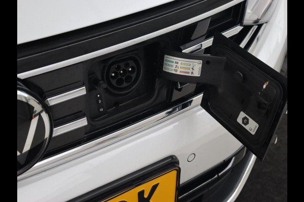 Volkswagen Passat 1.4 TSI PHEV GTE | Stoelverwarming | Massage | Camera | Adaptive cruise | Carplay | Matrix LED | Navigatie | Plug In