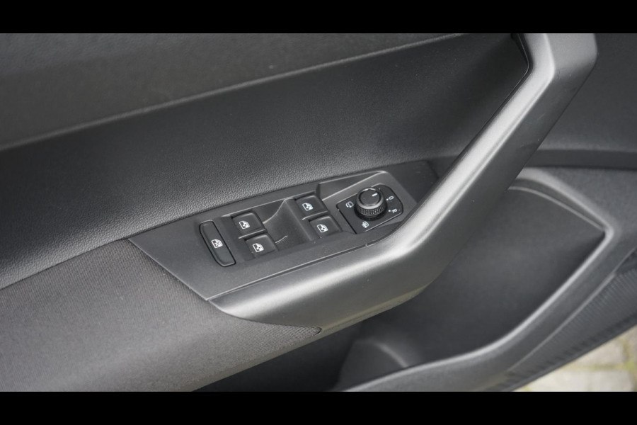 Volkswagen Polo 1.0 TSI R-Line AUTOMAAT-ACC-CARPLAY-CLIMA-FULL LED-NAVIGATIE-STOELVERWARMING