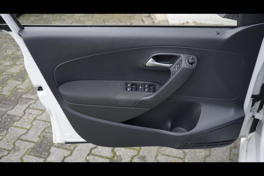 Volkswagen Polo 1.0 TSI Highline AUTOMAAT-CLIMA-CRUISE-NAVIGATIE Volkswagen Polo 1.0 TSI Highline AUTOMAAT-CLIMA-CRUISE-NAVIGATIE