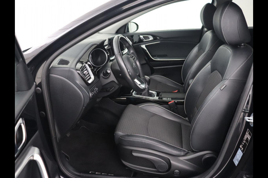 Kia Ceed 1.0 T-GDi DynamicPlusLine | Trekhaak | Stoel & stuurverwarming | Camera | Carplay | Navigatie | Climate control | Parkeerhulp | Cruise control | Half leder Kia Ceed 1.0 T-GDi DynamicPlusLine | Trekhaak | Stoel & stuurverwarming | Camera | Carplay | Navigatie | Climate control | Parkeerhulp | Cruise control | Half leder