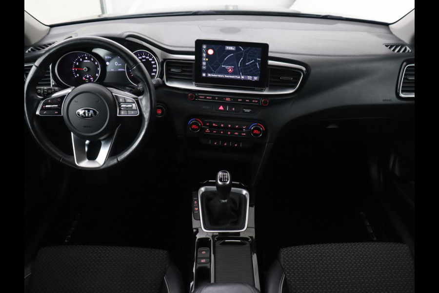 Kia Ceed 1.0 T-GDi DynamicPlusLine | Trekhaak | Stoel & stuurverwarming | Camera | Carplay | Navigatie | Climate control | Parkeerhulp | Cruise control | Half leder Kia Ceed 1.0 T-GDi DynamicPlusLine | Trekhaak | Stoel & stuurverwarming | Camera | Carplay | Navigatie | Climate control | Parkeerhulp | Cruise control | Half leder