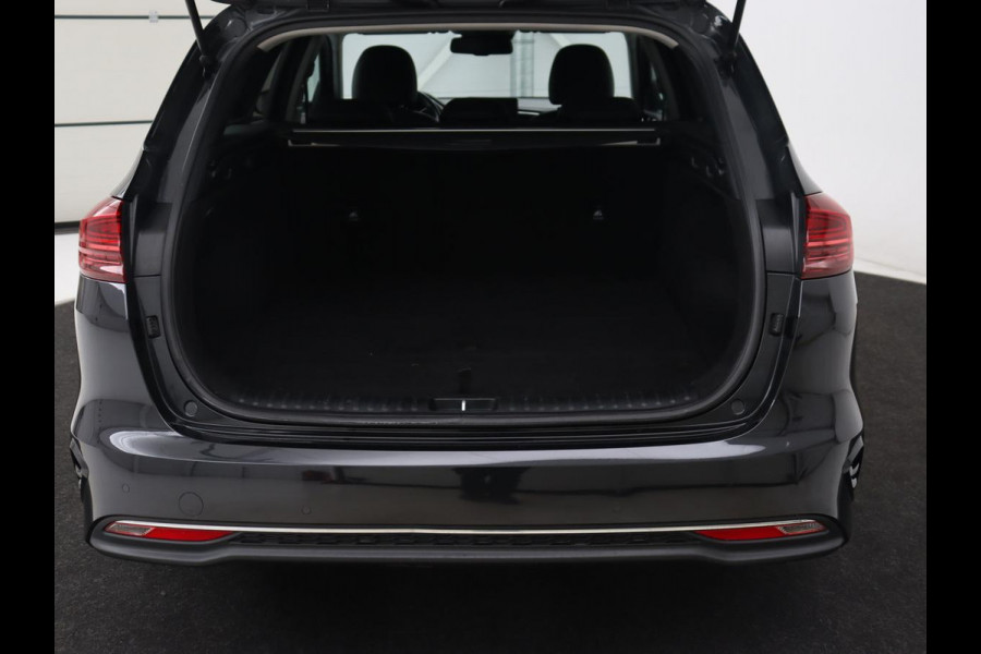 Kia Ceed 1.0 T-GDi DynamicPlusLine | Trekhaak | Stoel & stuurverwarming | Camera | Carplay | Navigatie | Climate control | Parkeerhulp | Cruise control | Half leder Kia Ceed 1.0 T-GDi DynamicPlusLine | Trekhaak | Stoel & stuurverwarming | Camera | Carplay | Navigatie | Climate control | Parkeerhulp | Cruise control | Half leder