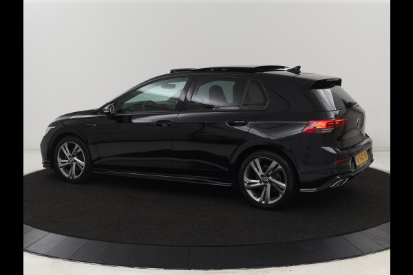 Volkswagen Golf 1.5 TSI R-Line | Panoramadak | Carplay | Sportstoelen | Navigatie | Adaptive cruise | Parkeerhulp | File Assistent | Full LED