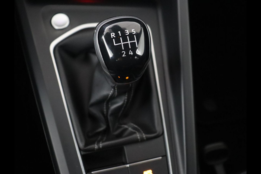 Volkswagen Golf 1.5 TSI R-Line | Panoramadak | Carplay | Sportstoelen | Navigatie | Adaptive cruise | Parkeerhulp | File Assistent | Full LED