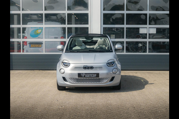Fiat 500E Cabrio La Prima 42 kWh | 17% Bijtelling | Clima | Cruise | Leder | 17" | Priv Glass | Winter Pack | JBL Sound | BSM | Apple Carplay Fiat 500E Cabrio La Prima 42 kWh | 17% Bijtelling | Clima | Cruise | Leder | 17" | Priv Glass | Winter Pack | JBL Sound | BSM | Apple Carplay