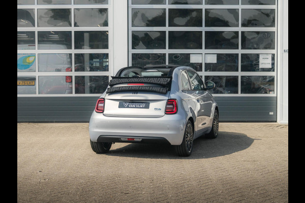 Fiat 500E Cabrio La Prima 42 kWh | 17% Bijtelling | Clima | Cruise | Leder | 17" | Priv Glass | Winter Pack | JBL Sound | BSM | Apple Carplay Fiat 500E Cabrio La Prima 42 kWh | 17% Bijtelling | Clima | Cruise | Leder | 17" | Priv Glass | Winter Pack | JBL Sound | BSM | Apple Carplay