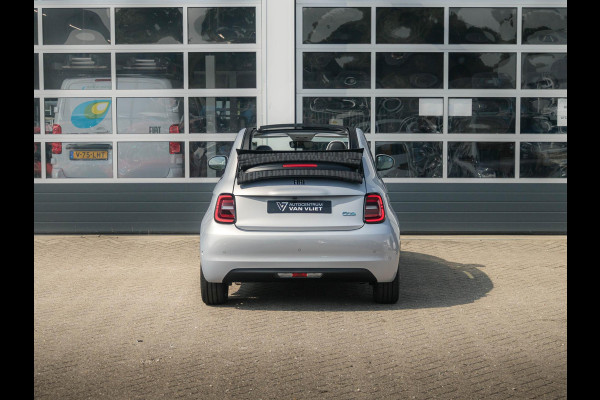Fiat 500E Cabrio La Prima 42 kWh | 17% Bijtelling | Clima | Cruise | Leder | 17" | Priv Glass | Winter Pack | JBL Sound | BSM | Apple Carplay Fiat 500E Cabrio La Prima 42 kWh | 17% Bijtelling | Clima | Cruise | Leder | 17" | Priv Glass | Winter Pack | JBL Sound | BSM | Apple Carplay