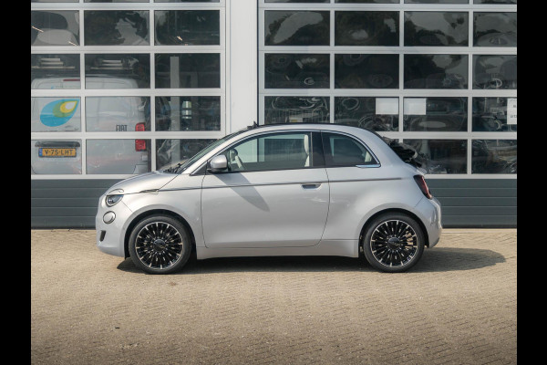 Fiat 500E Cabrio La Prima 42 kWh | 17% Bijtelling | Clima | Cruise | Leder | 17" | Priv Glass | Winter Pack | JBL Sound | BSM | Apple Carplay Fiat 500E Cabrio La Prima 42 kWh | 17% Bijtelling | Clima | Cruise | Leder | 17" | Priv Glass | Winter Pack | JBL Sound | BSM | Apple Carplay