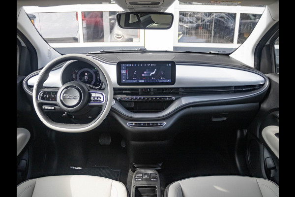 Fiat 500E Cabrio La Prima 42 kWh | 17% Bijtelling | Clima | Cruise | Leder | 17" | Priv Glass | Winter Pack | JBL Sound | BSM | Apple Carplay Fiat 500E Cabrio La Prima 42 kWh | 17% Bijtelling | Clima | Cruise | Leder | 17" | Priv Glass | Winter Pack | JBL Sound | BSM | Apple Carplay