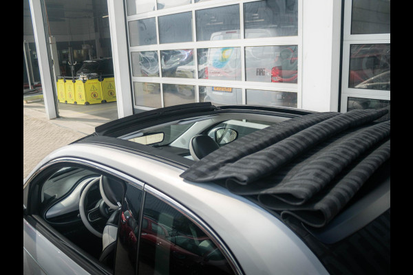 Fiat 500E Cabrio La Prima 42 kWh | 17% Bijtelling | Clima | Cruise | Leder | 17" | Priv Glass | Winter Pack | JBL Sound | BSM | Apple Carplay Fiat 500E Cabrio La Prima 42 kWh | 17% Bijtelling | Clima | Cruise | Leder | 17" | Priv Glass | Winter Pack | JBL Sound | BSM | Apple Carplay