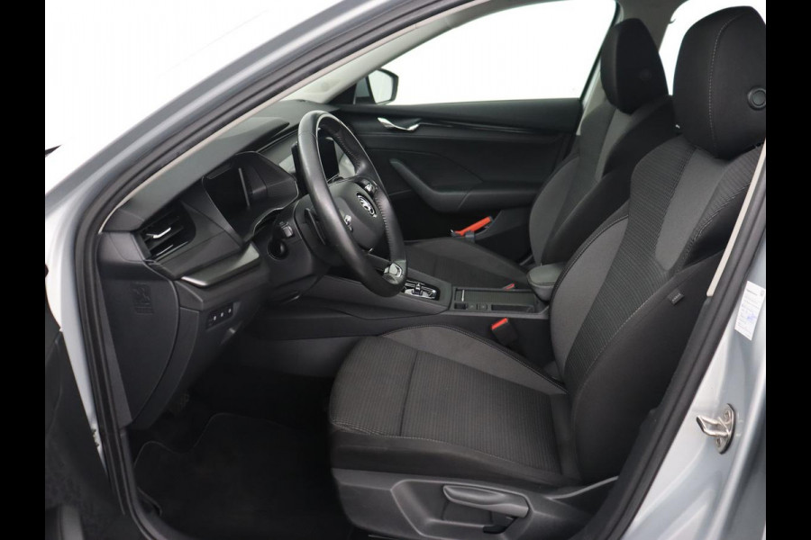 Škoda Octavia 1.0 e-TSI Business Edition | Stoelverwarming | Trekhaak | Camera | Carplay | Virtual Cockpit | Navigatie | Cruise control Škoda Octavia 1.0 e-TSI Business Edition | Stoelverwarming | Trekhaak | Camera | Carplay | Virtual Cockpit | Navigatie | Cruise control