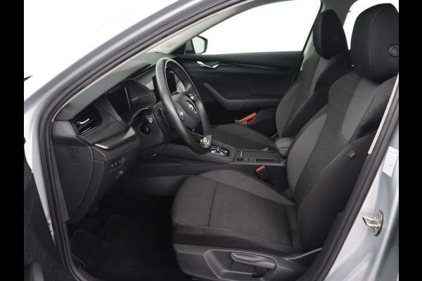 Škoda Octavia 1.0 e-TSI Business Edition | Stoelverwarming | Trekhaak | Camera | Carplay | Virtual Cockpit | Navigatie | Cruise control Škoda Octavia 1.0 e-TSI Business Edition | Stoelverwarming | Trekhaak | Camera | Carplay | Virtual Cockpit | Navigatie | Cruise control