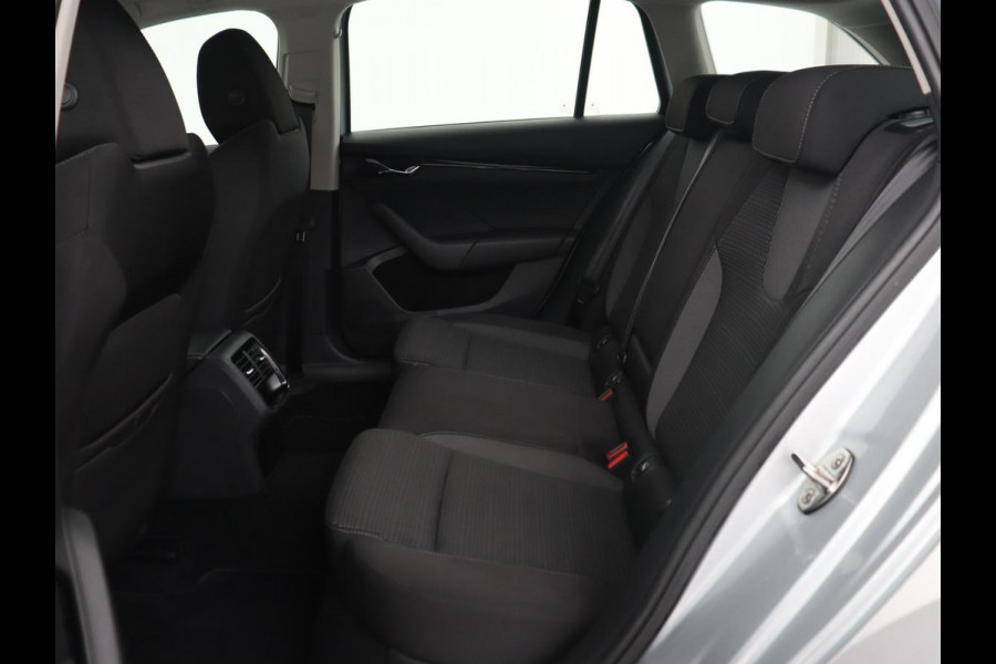 Škoda Octavia 1.0 e-TSI Business Edition | Stoelverwarming | Trekhaak | Camera | Carplay | Virtual Cockpit | Navigatie | Cruise control Škoda Octavia 1.0 e-TSI Business Edition | Stoelverwarming | Trekhaak | Camera | Carplay | Virtual Cockpit | Navigatie | Cruise control