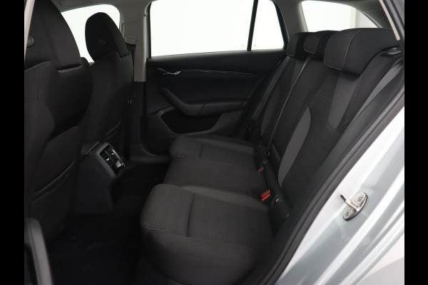 Škoda Octavia 1.0 e-TSI Business Edition | Stoelverwarming | Trekhaak | Camera | Carplay | Virtual Cockpit | Navigatie | Cruise control Škoda Octavia 1.0 e-TSI Business Edition | Stoelverwarming | Trekhaak | Camera | Carplay | Virtual Cockpit | Navigatie | Cruise control