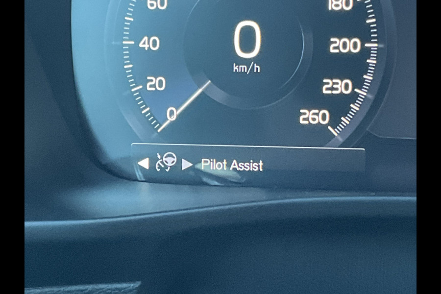 Volvo XC40 1.5 T5 262pk PHEV Recharge R-Design Elek.Trekhaak Leer Stoel/Stuurverw Adap.Cruise NL-Auto! Volvo XC40 1.5 T5 262pk PHEV Recharge R-Design Elek.Trekhaak Leer Stoel/Stuurverw Adap.Cruise NL-Auto!