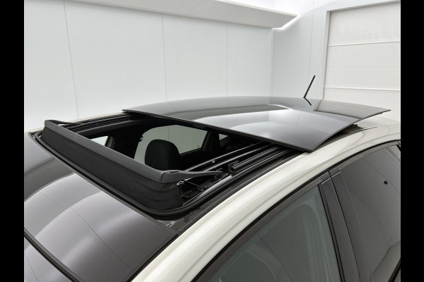 Volkswagen Polo 1.0 TSI Comfortline Automaat (PANORAMADAK, VIRTUAL COCKPIT, NAVIGATIE, CAMERA, CARPLAY, GOED ONDERHOUDEN)