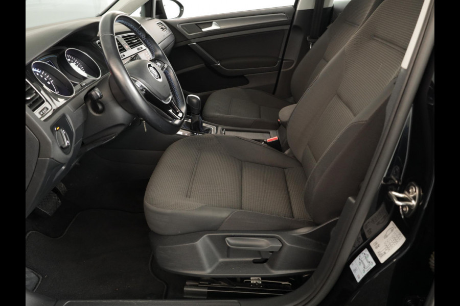 Volkswagen e-Golf E-DITION 136 pk | Navigatie | Parkeersensoren | Adaptieve cruise control | Stoelverwarming | Volkswagen e-Golf E-DITION 136 pk | Navigatie | Parkeersensoren | Adaptieve cruise control | Stoelverwarming |