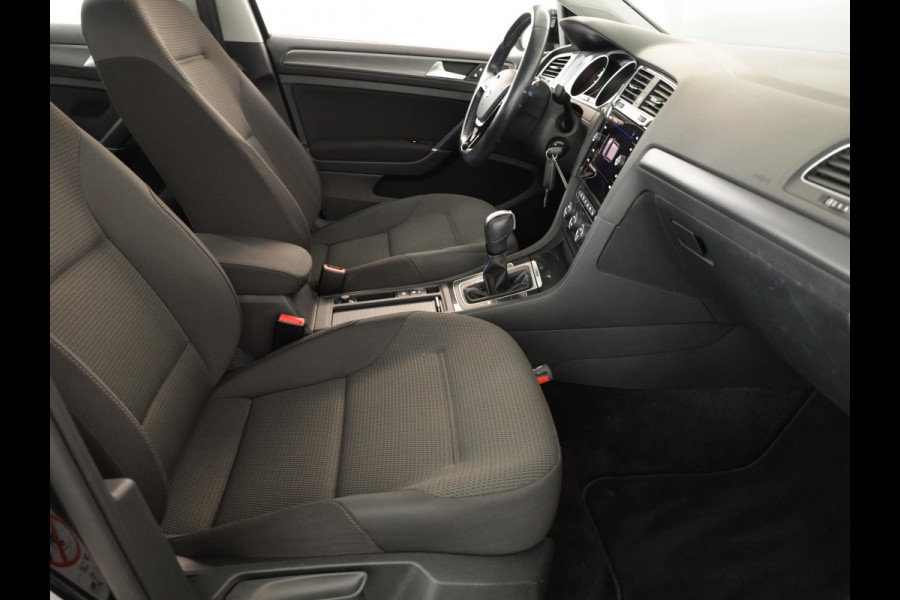 Volkswagen e-Golf E-DITION 136 pk | Navigatie | Parkeersensoren | Adaptieve cruise control | Stoelverwarming | Volkswagen e-Golf E-DITION 136 pk | Navigatie | Parkeersensoren | Adaptieve cruise control | Stoelverwarming |