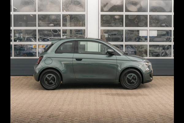 Fiat 500E Giorgio Armani Edition 42 kWh | 17% Bijtelling | Zeer Exclusief | Beperkte Oplage ! Fiat 500E Giorgio Armani Edition 42 kWh | 17% Bijtelling | Zeer Exclusief | Beperkte Oplage !
