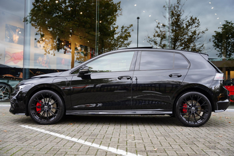 Volkswagen Golf 1.5 E-Hybrid GTE Warmenau 19” | Leder | Panorama Dak Volkswagen Golf 1.5 E-Hybrid GTE Warmenau 19” | Leder | Panorama Dak