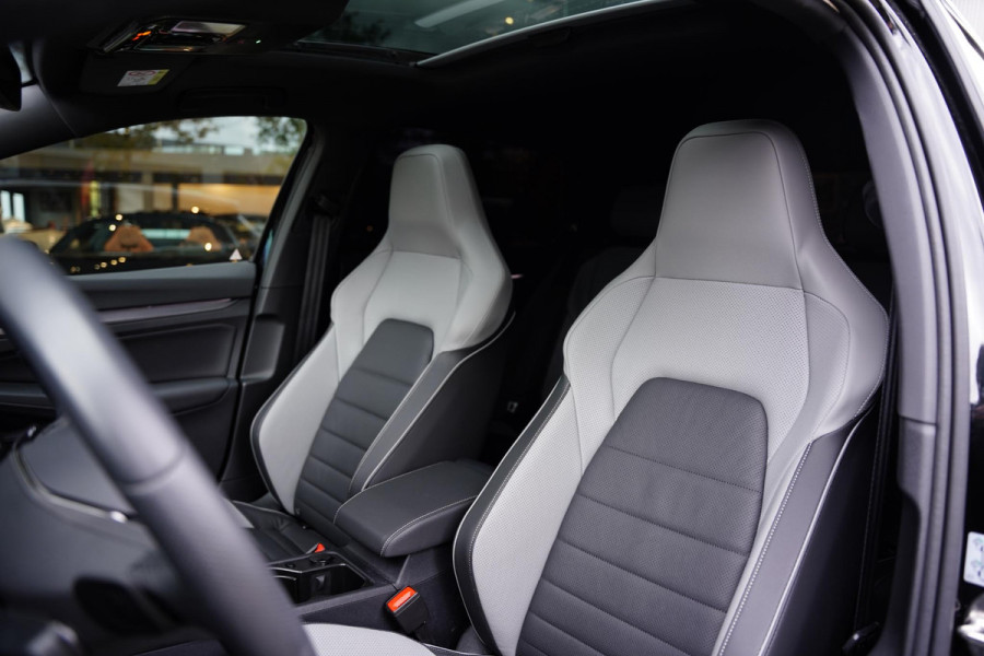 Volkswagen Golf 1.5 E-Hybrid GTE Warmenau 19” | Leder | Panorama Dak Volkswagen Golf 1.5 E-Hybrid GTE Warmenau 19” | Leder | Panorama Dak