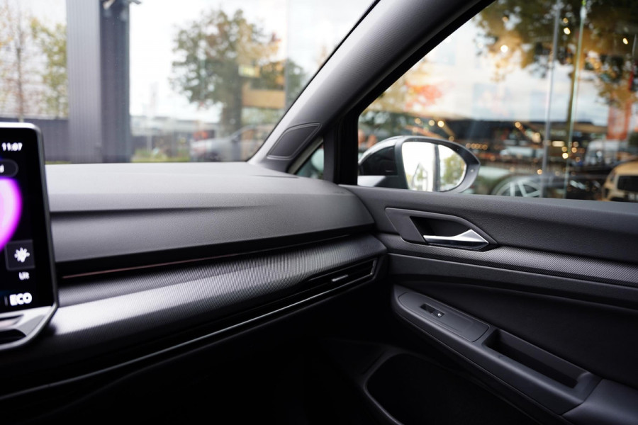 Volkswagen Golf 1.5 E-Hybrid GTE Warmenau 19” | Leder | Panorama Dak Volkswagen Golf 1.5 E-Hybrid GTE Warmenau 19” | Leder | Panorama Dak
