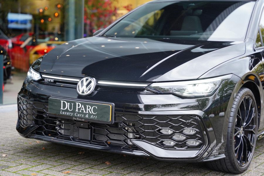 Volkswagen Golf 1.5 E-Hybrid GTE Warmenau 19” | Leder | Panorama Dak Volkswagen Golf 1.5 E-Hybrid GTE Warmenau 19” | Leder | Panorama Dak
