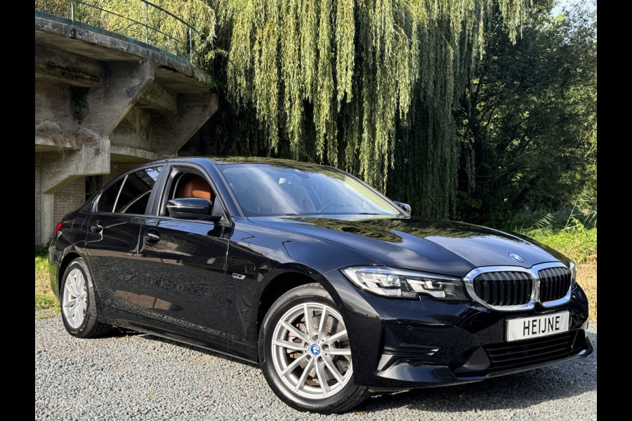 BMW 3-serie 320e BUSINESS+ EDITION LEDER/CAMERA/TREKHAAK BMW 3-serie 320e BUSINESS+ EDITION LEDER/CAMERA/TREKHAAK