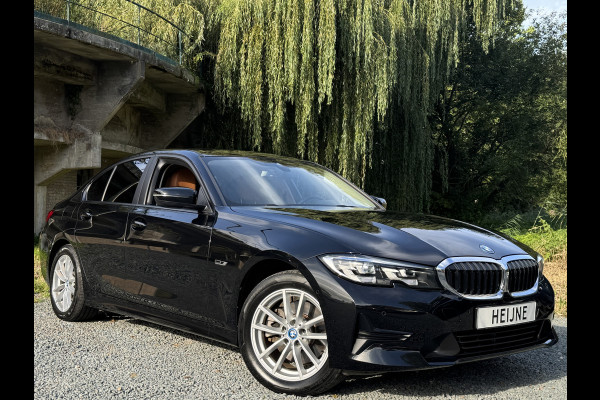 BMW 3-serie 320e BUSINESS+ EDITION LEDER/CAMERA/TREKHAAK BMW 3-serie 320e BUSINESS+ EDITION LEDER/CAMERA/TREKHAAK