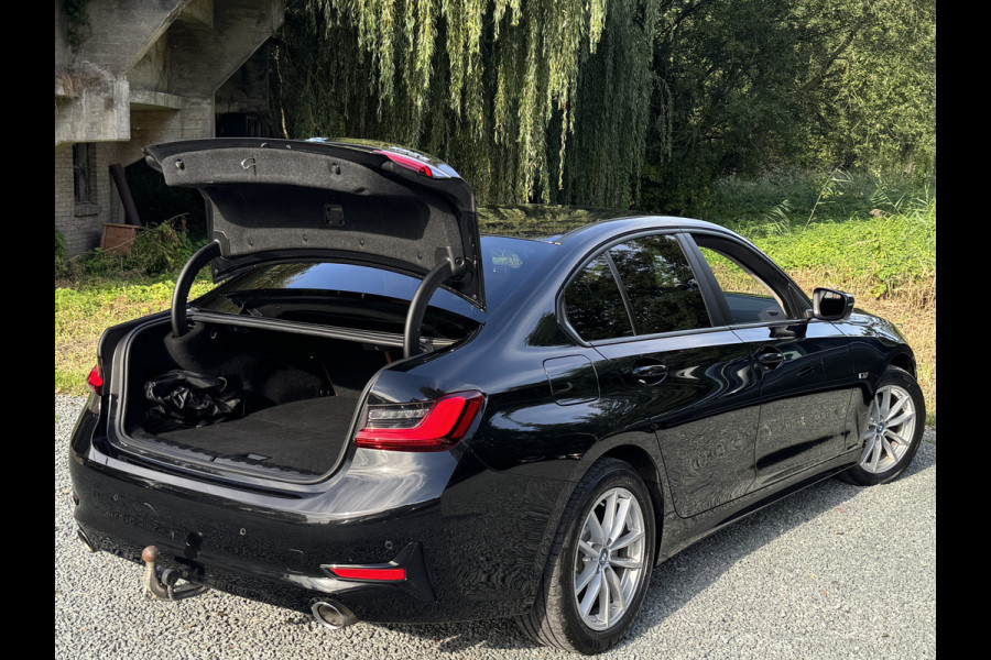 BMW 3-serie 320e BUSINESS+ EDITION LEDER/CAMERA/TREKHAAK BMW 3-serie 320e BUSINESS+ EDITION LEDER/CAMERA/TREKHAAK