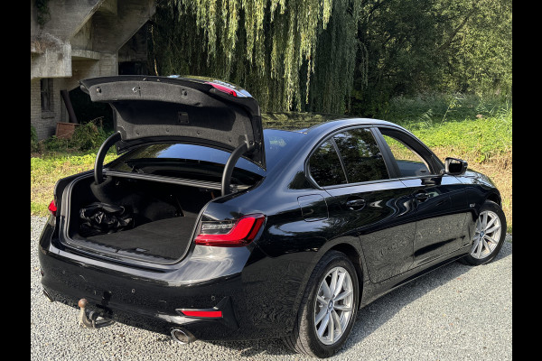 BMW 3-serie 320e BUSINESS+ EDITION LEDER/CAMERA/TREKHAAK BMW 3-serie 320e BUSINESS+ EDITION LEDER/CAMERA/TREKHAAK