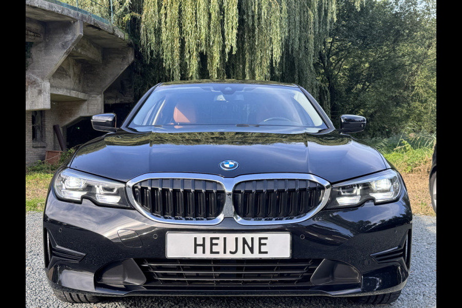 BMW 3-serie 320e BUSINESS+ EDITION LEDER/CAMERA/TREKHAAK BMW 3-serie 320e BUSINESS+ EDITION LEDER/CAMERA/TREKHAAK