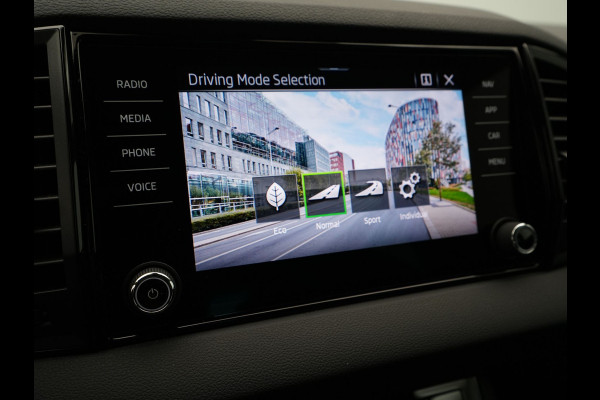 Škoda Karoq 1.5 TSI ACT 150PK DSG Sportline Business Navigatie Camera elek klep keyless 18"velgen 151 Škoda Karoq 1.5 TSI ACT 150PK DSG Sportline Business Navigatie Camera elek klep keyless 18"velgen 151