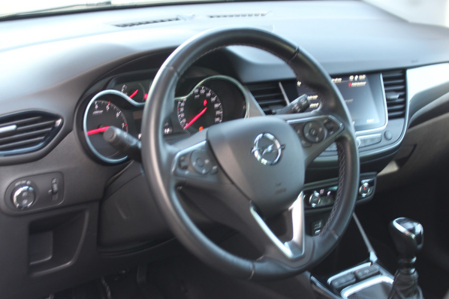 Opel Crossland 1.2-Turbo 110 pk Ultimate Mooie en luxe hoogzitter met weinig km's ! Volautm. airco dual, cruise control, camera, comfortstoelen, metallic lak,  LM wielen, navigatie, telefoonvoorb., LED verlichting  etc.