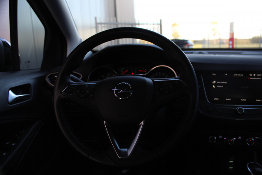 Opel Crossland 1.2-Turbo 110 pk Ultimate Mooie en luxe hoogzitter met weinig km's ! Volautm. airco dual, cruise control, camera, comfortstoelen, metallic lak,  LM wielen, navigatie, telefoonvoorb., LED verlichting  etc.