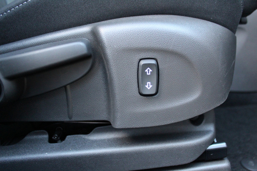 Opel Crossland 1.2-Turbo 110 pk Ultimate Mooie en luxe hoogzitter met weinig km's ! Volautm. airco dual, cruise control, camera, comfortstoelen, metallic lak,  LM wielen, navigatie, telefoonvoorb., LED verlichting  etc.