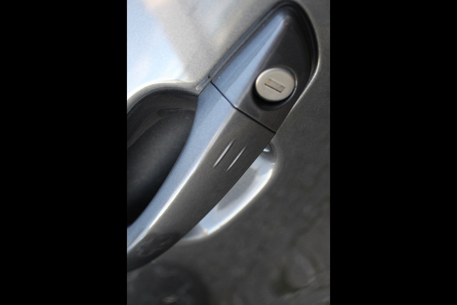 Opel Crossland 1.2-Turbo 110 pk Ultimate Mooie en luxe hoogzitter met weinig km's ! Volautm. airco dual, cruise control, camera, comfortstoelen, metallic lak,  LM wielen, navigatie, telefoonvoorb., LED verlichting  etc.