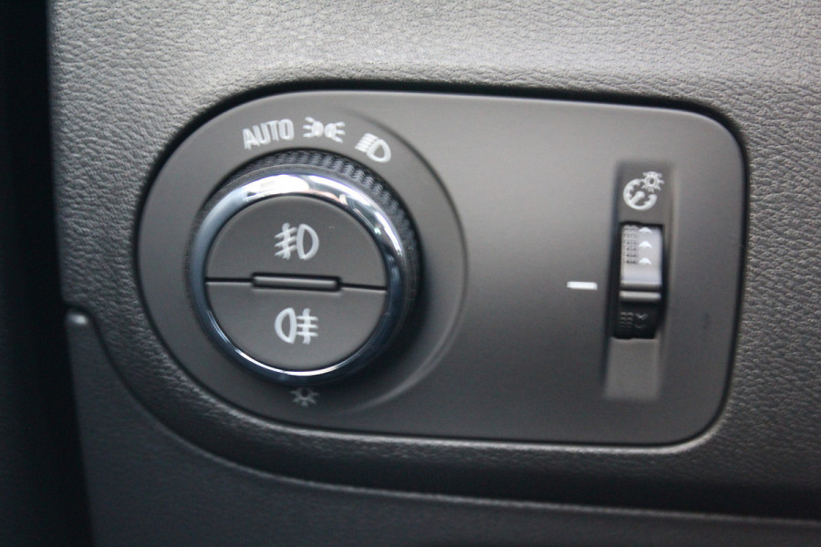 Opel Crossland 1.2-Turbo 110 pk Ultimate Mooie en luxe hoogzitter met weinig km's ! Volautm. airco dual, cruise control, camera, comfortstoelen, metallic lak,  LM wielen, navigatie, telefoonvoorb., LED verlichting  etc.