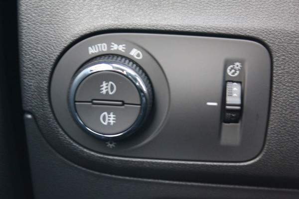 Opel Crossland 1.2-Turbo 110 pk Ultimate Mooie en luxe hoogzitter met weinig km's ! Volautm. airco dual, cruise control, camera, comfortstoelen, metallic lak,  LM wielen, navigatie, telefoonvoorb., LED verlichting  etc.