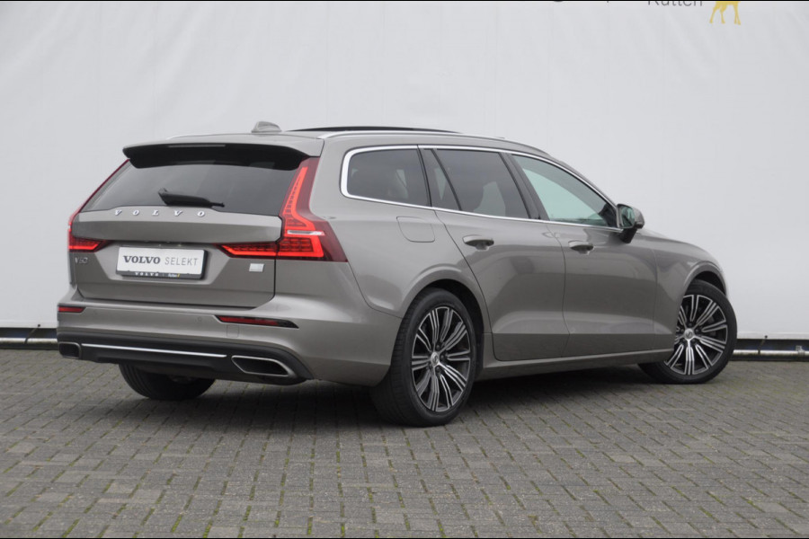 Volvo V60 T6 340PK Automaat Recharge AWD Inscription / Panoramadak / BLIS / Parkeersensoren met camera / Elektrische achterklep / Stoel - en stuurwielverwarming / Getint glas / Adaptieve cruise control